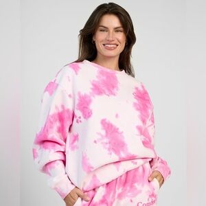 Comfrt Strawberry Swirl Minimalist Crew - XL